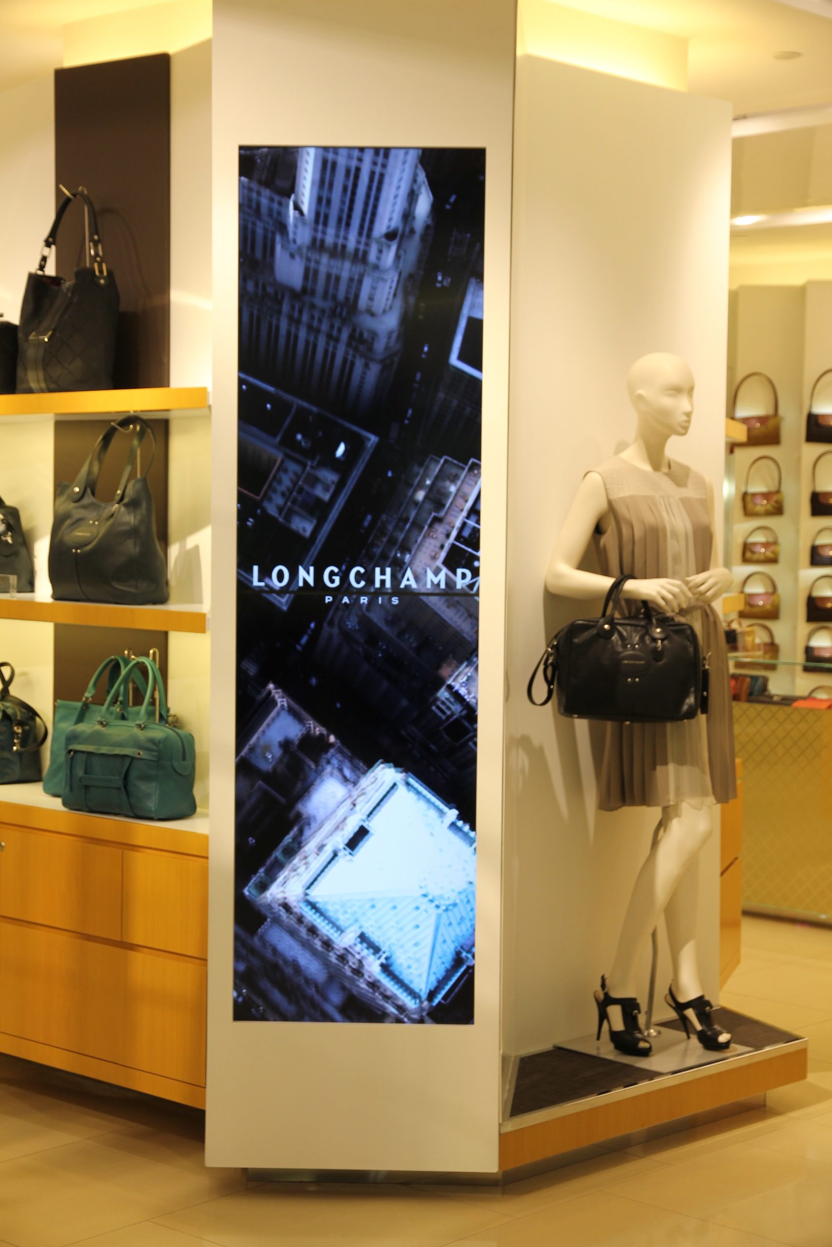 longchamp isetan scotts